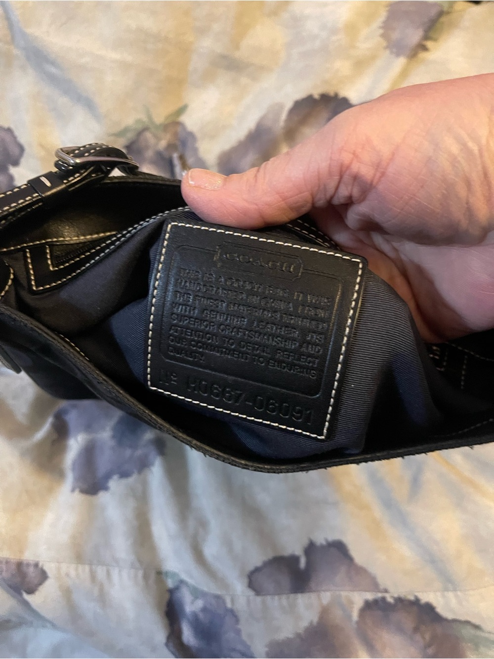 Vintage Coach Black Signature Jacquard Shoulder Bag with Silver Hardware - Picture 4 of 4
